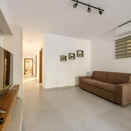 F42 Private Bedroom Ensuite Share Flat *
