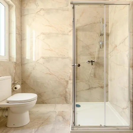بيت ضيافة F42 Private Bedroom Ensuite Share Flat
