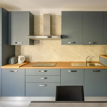 F42 Private Bedroom Ensuite Share Flat بيت ضيافة *