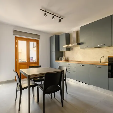 F42 Private Bedroom Ensuite Share Flat * Gzira