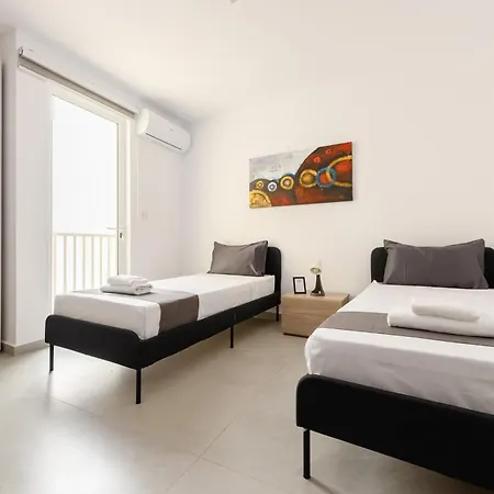F42 Private Bedroom Ensuite Share Flat بيت ضيافة