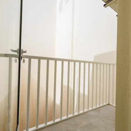 F42 Private Bedroom Ensuite Share Flat بيت ضيافة
