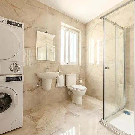 F42 Private Bedroom Ensuite Share Flat بيت ضيافة Gzira